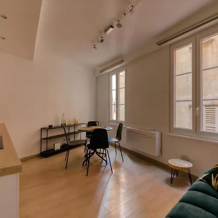 Charming Flat Well Equipped In The Old Διαμέρισμα Νίκαια