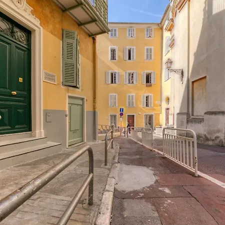 Charming Flat Well Equipped In The Old
