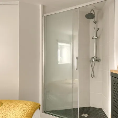 Charming Flat Well Equipped In The Old Νίκαια