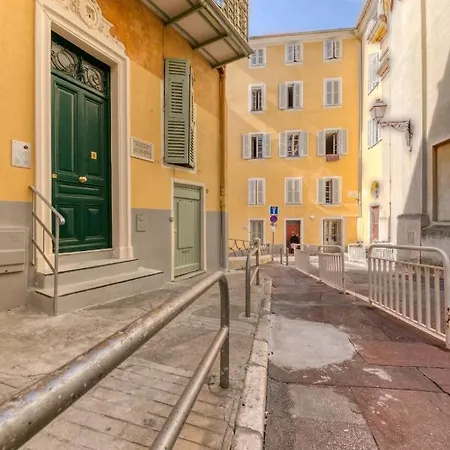Charming Flat Well Equipped In The Old