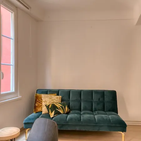 Charming Flat Well Equipped In The Old Νίκαια
