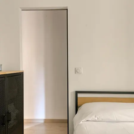 Charming Flat Well Equipped In The Old